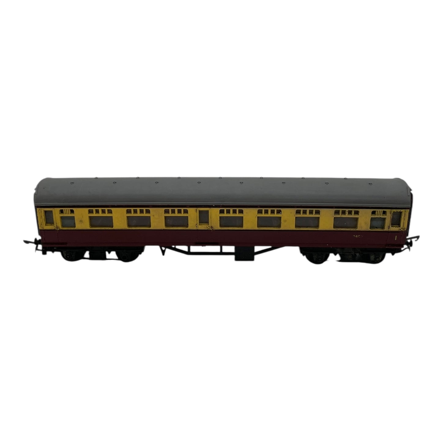 Tri-ang Restaurant Car – Maroon and Cream – OO Gauge – Poor Condition (1 of 3)