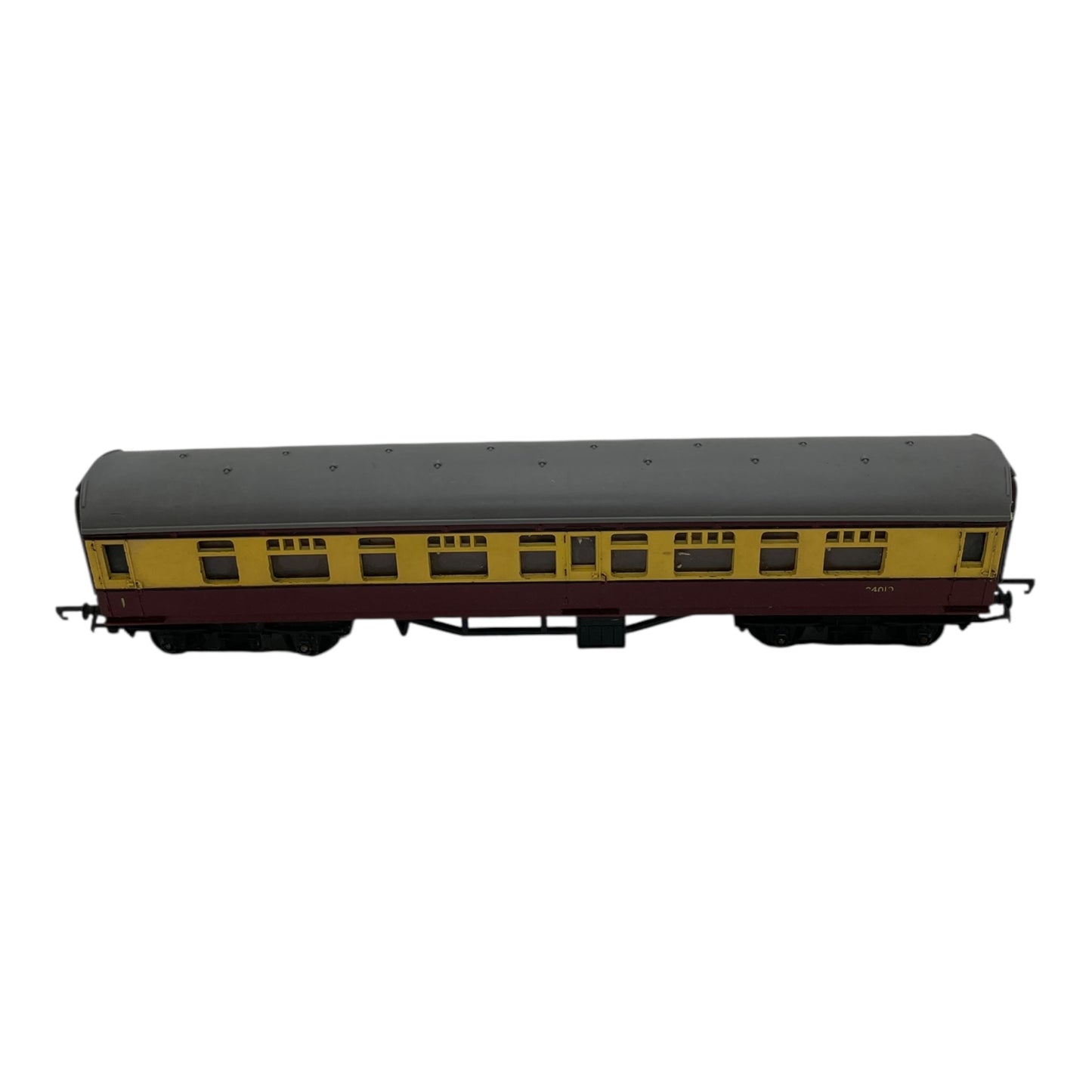 Tri-ang Restaurant Car – Maroon and Cream – OO Gauge – Poor Condition (1 of 3)
