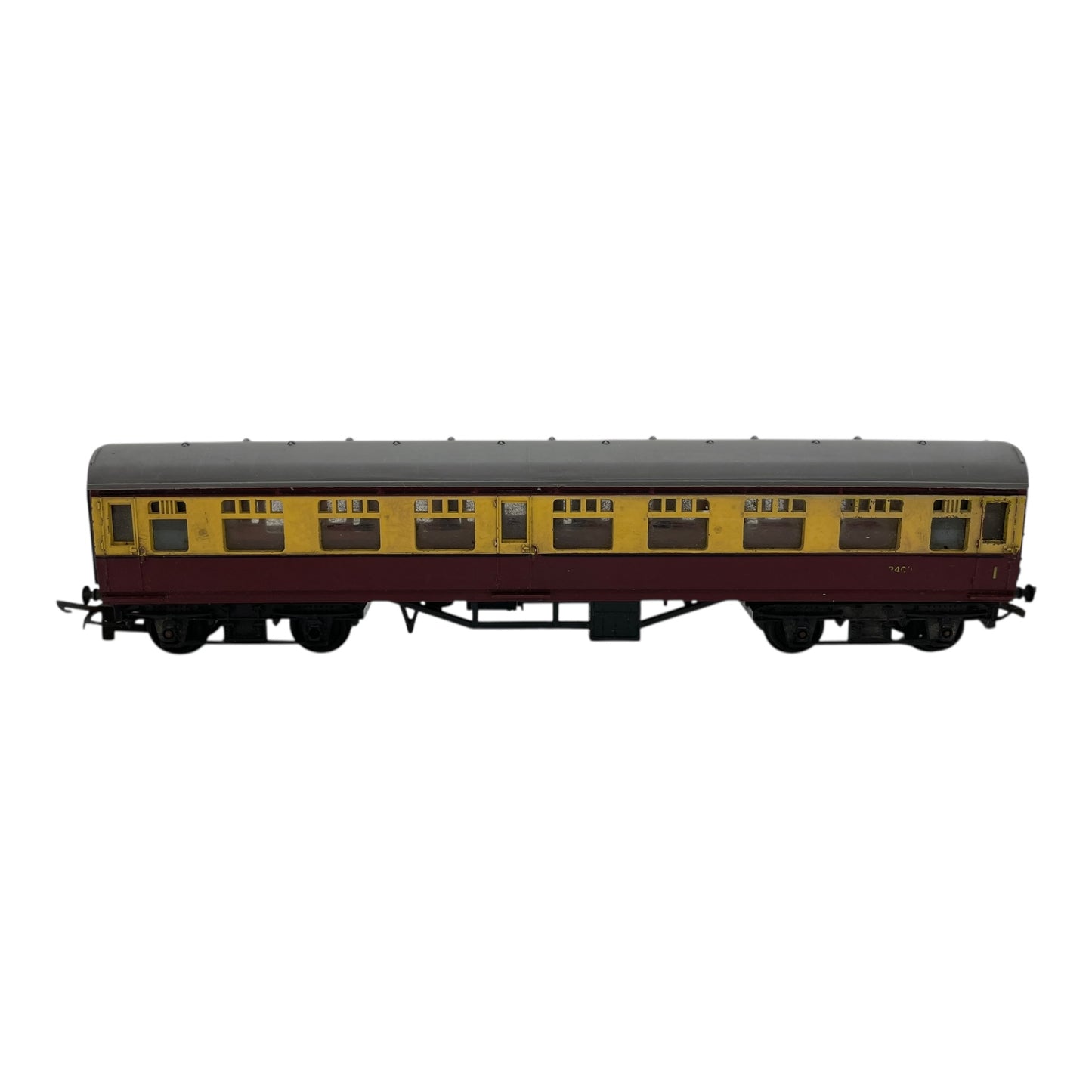 Tri-ang Restaurant Car – Maroon and Cream – OO Gauge – Poor Condition (1 of 3)