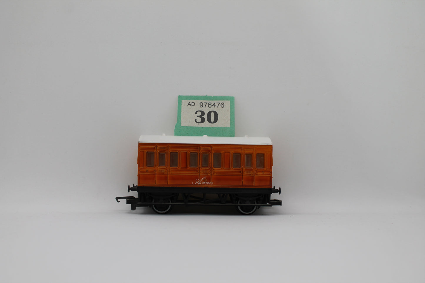 Hornby Thomas & Friends Annie Coach OO Gauge (Pre-Owned)