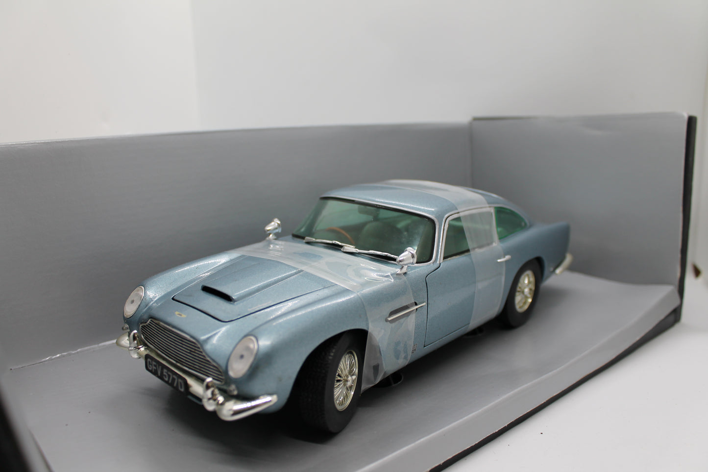 Chrono H1003 Aston Martin DB5 1963 Metallic Ice Blue 1:18 Scale Diecast Model (Pre-Owned)