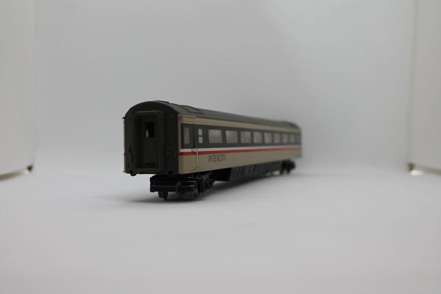 Hornby InterCity Mk3 Standard Open Coach OO Gauge (Pre-Owned)