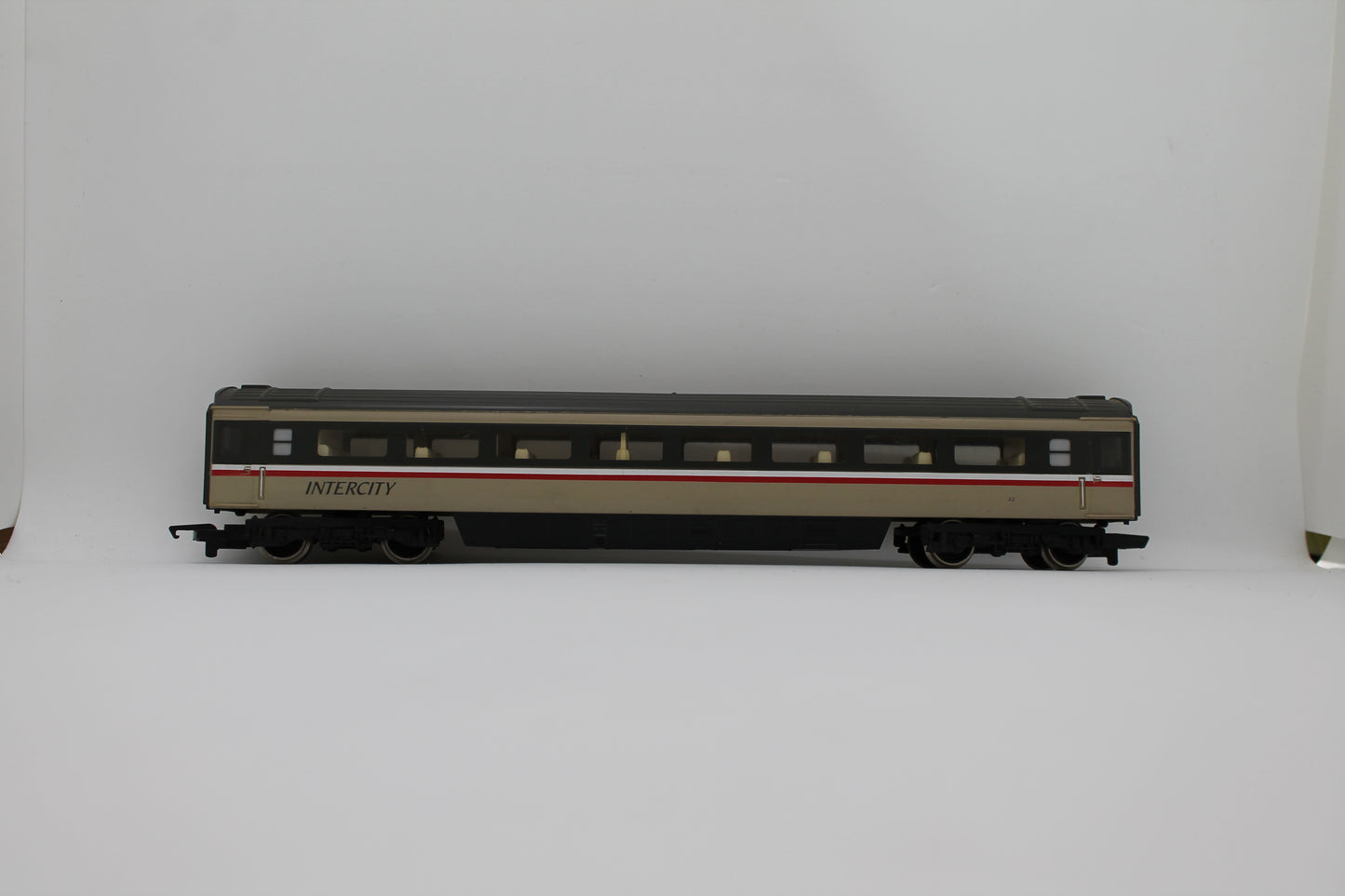 Hornby InterCity Mk3 Standard Open Coach OO Gauge (Pre-Owned)