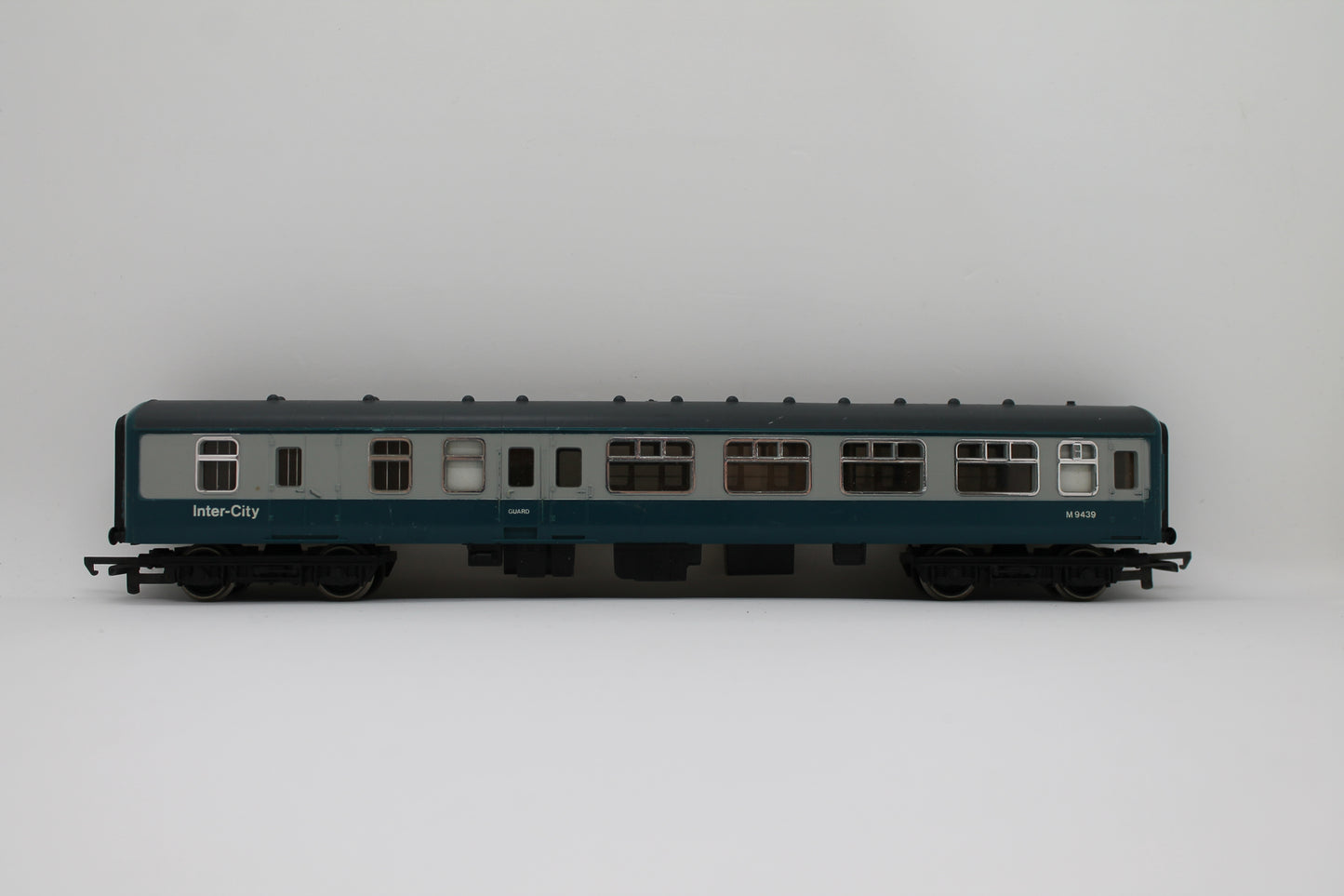 Hornby Inter-City Guard Brake Coach M9439 OO Gauge (Pre-Owned)