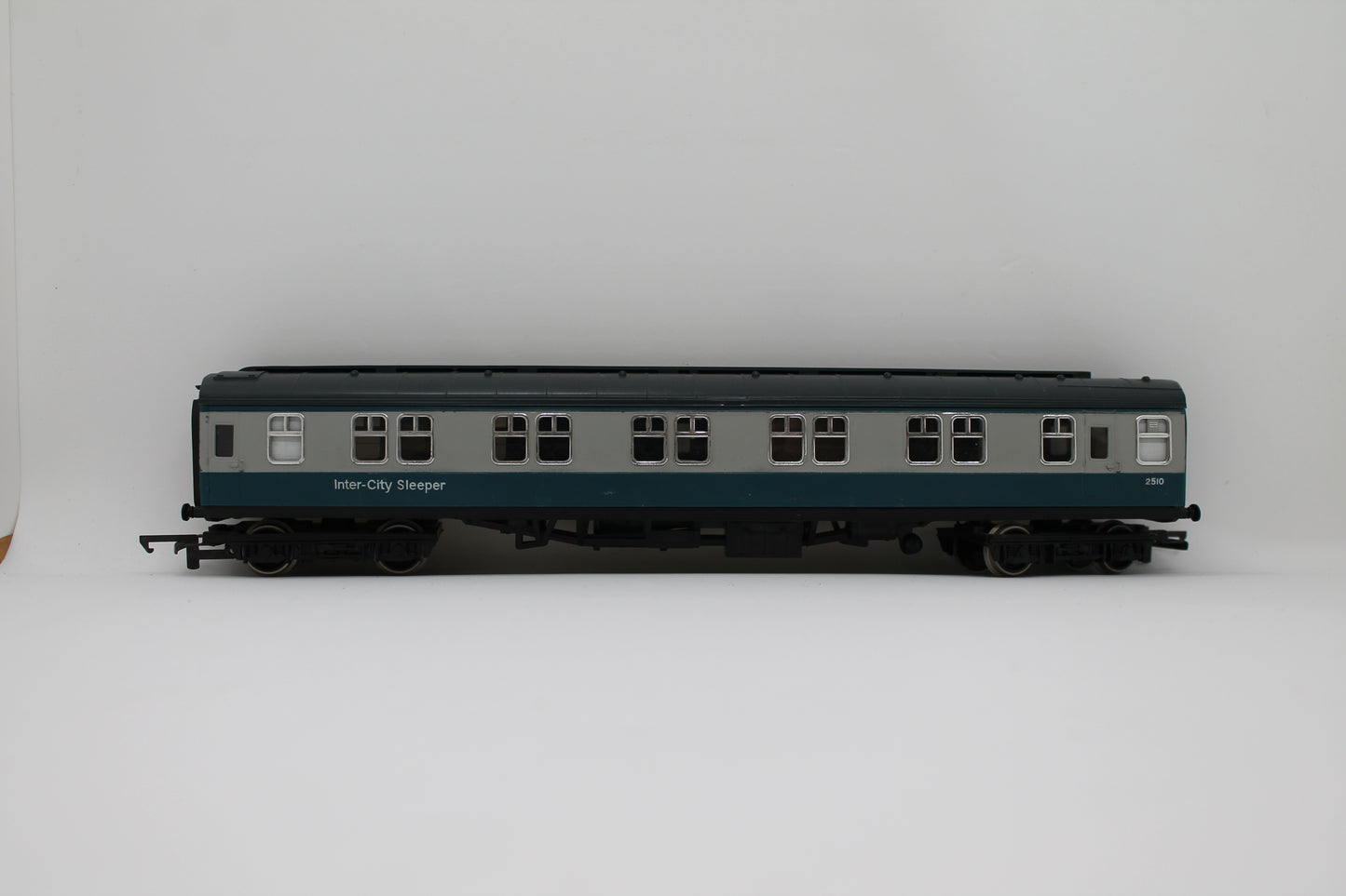 Hornby Inter-City Sleeper Coach No. 2510 OO Gauge (Pre-Owned)