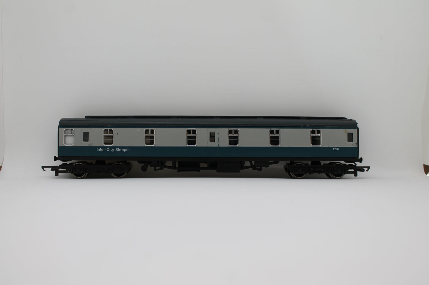 Hornby Inter-City Sleeper Coach No. 2510 OO Gauge (Pre-Owned)