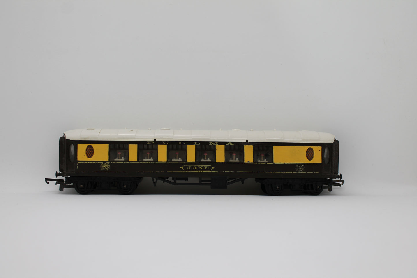 Tri-ang Pullman Parlour Car "Jane" OO Gauge Coach (Pre-Owned)