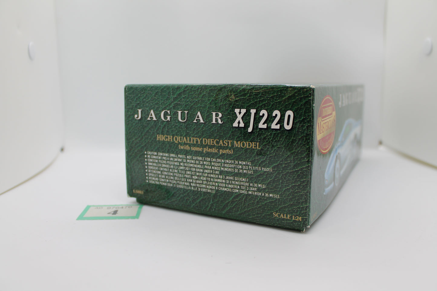 Matchbox Masterclass Jaguar XJ220 1:24 Scale Diecast Model (Pre-Owned)