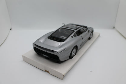 Matchbox Masterclass Jaguar XJ220 1:24 Scale Diecast Model (Pre-Owned)
