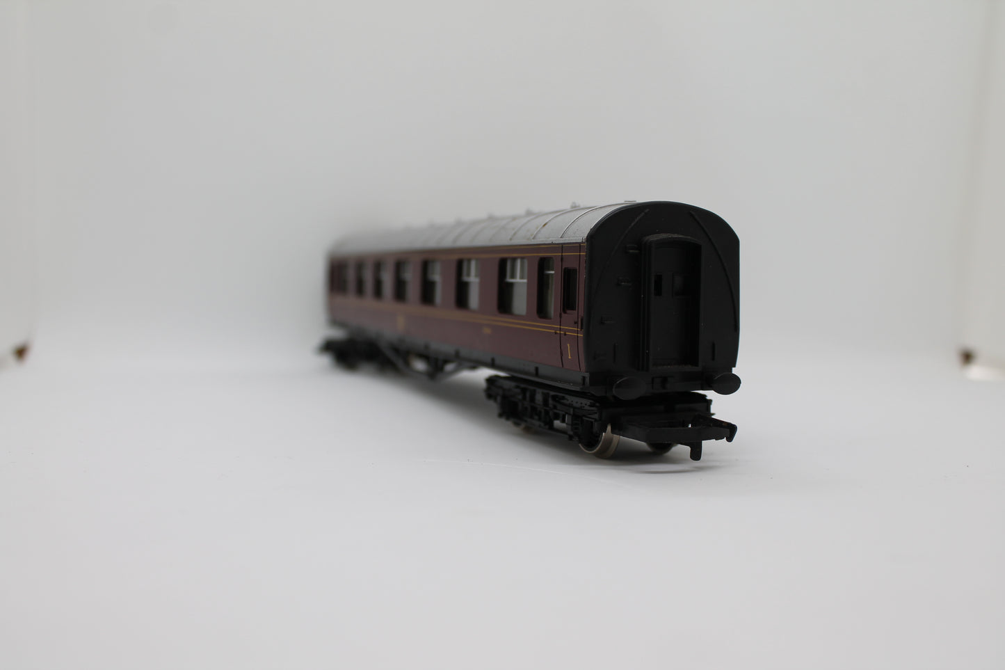 LMS 3934 Composite Corridor Coach OO Gauge (Pre-Owned)