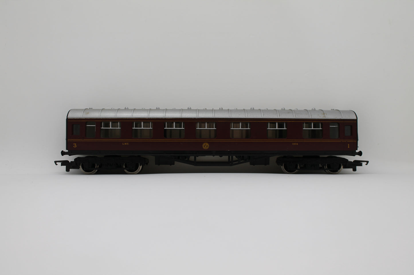 LMS 3934 Composite Corridor Coach OO Gauge (Pre-Owned)