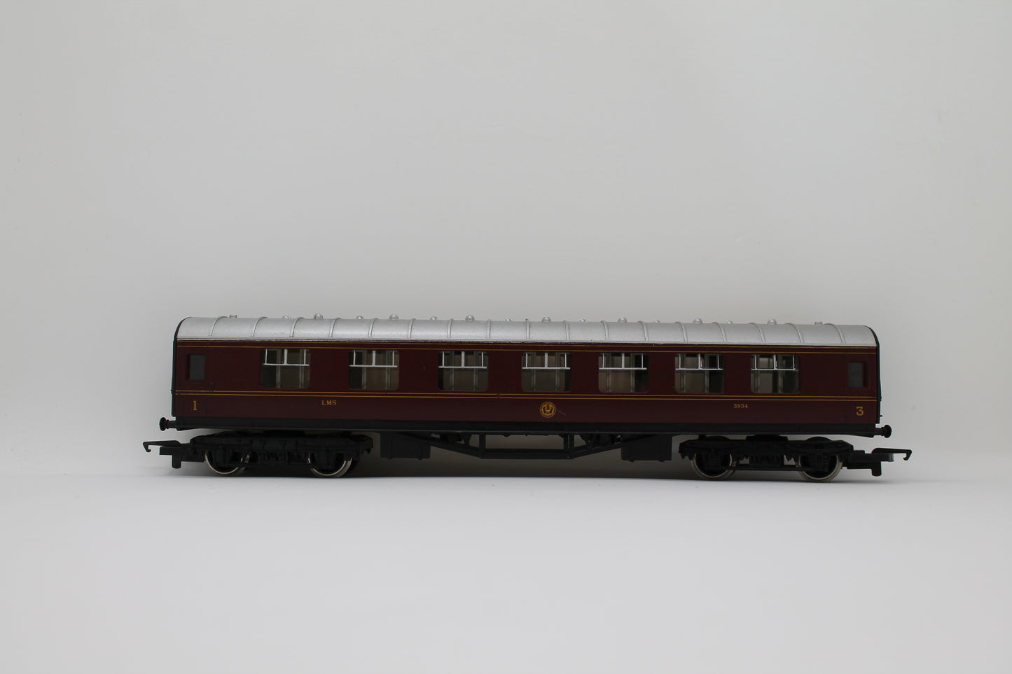 LMS 3934 Composite Corridor Coach OO Gauge (Pre-Owned)