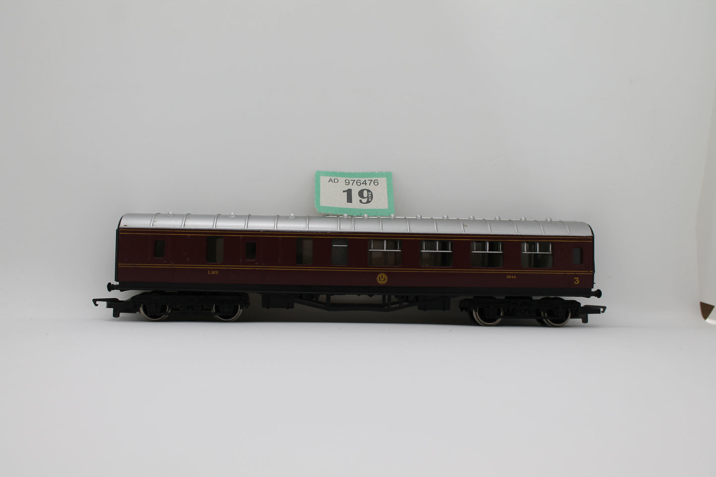 LMS 5644 Third Class Corridor Coach OO Gauge (Pre-Owned)