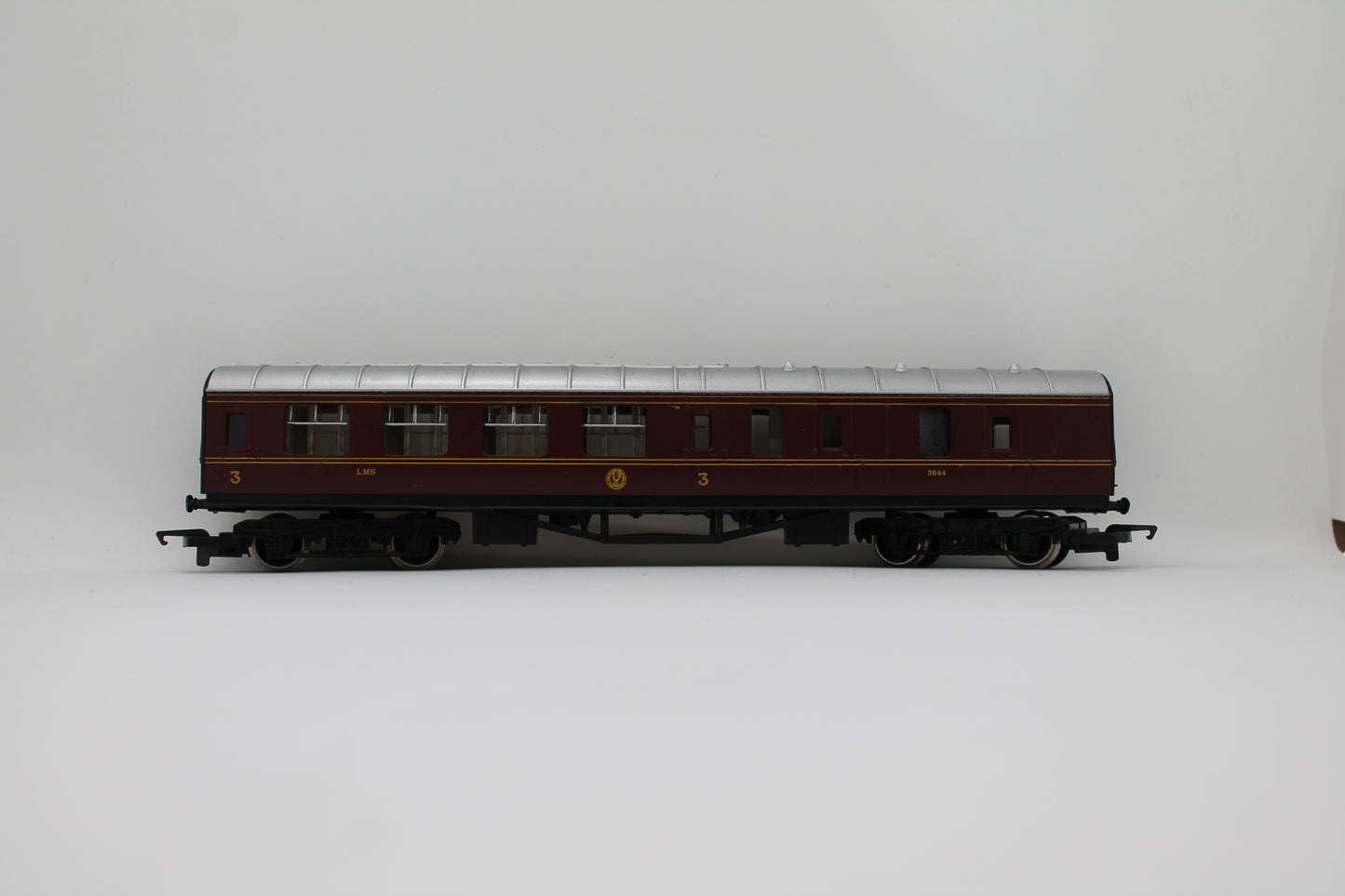 LMS 5644 Third Class Corridor Coach OO Gauge (Pre-Owned)