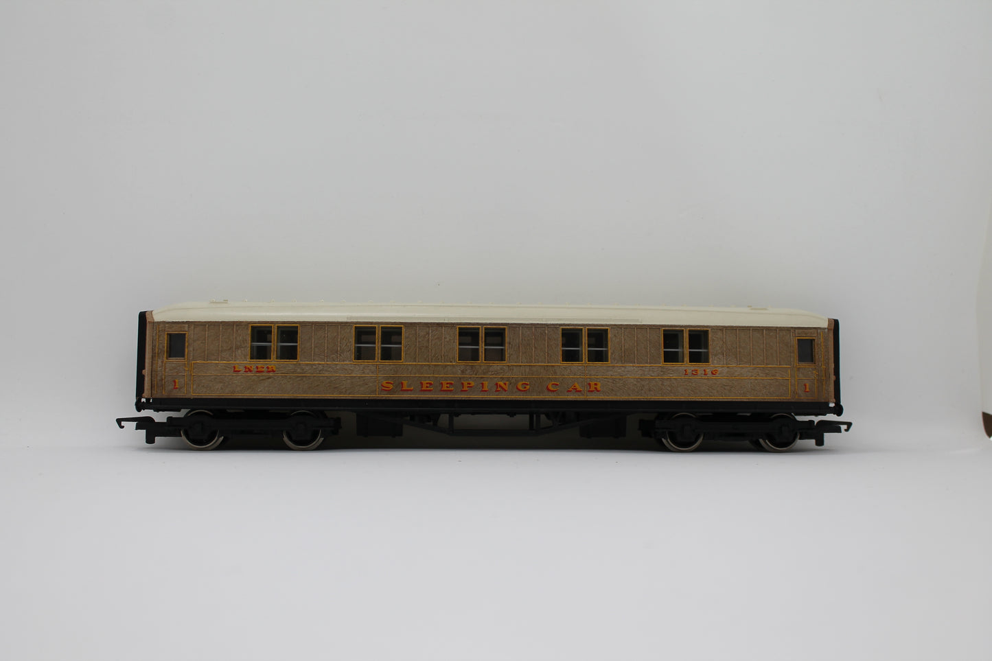 LNER 1310 Sleeping Car Coach OO Gauge (Pre-Owned)