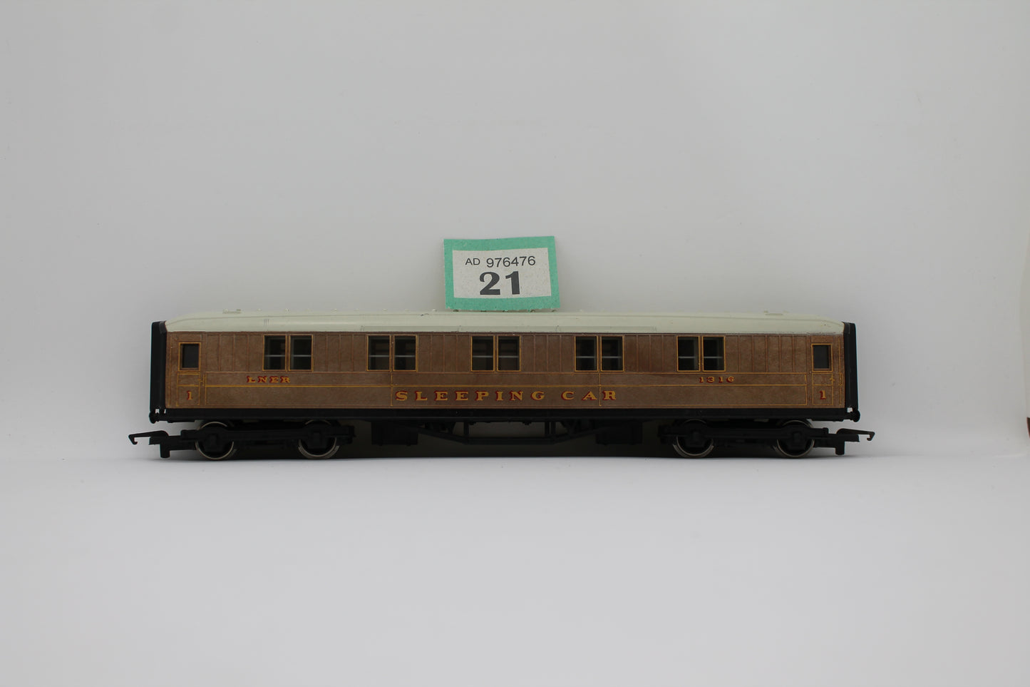 Hornby LNER 1316 Sleeping Car Coach OO Gauge (Pre-Owned)