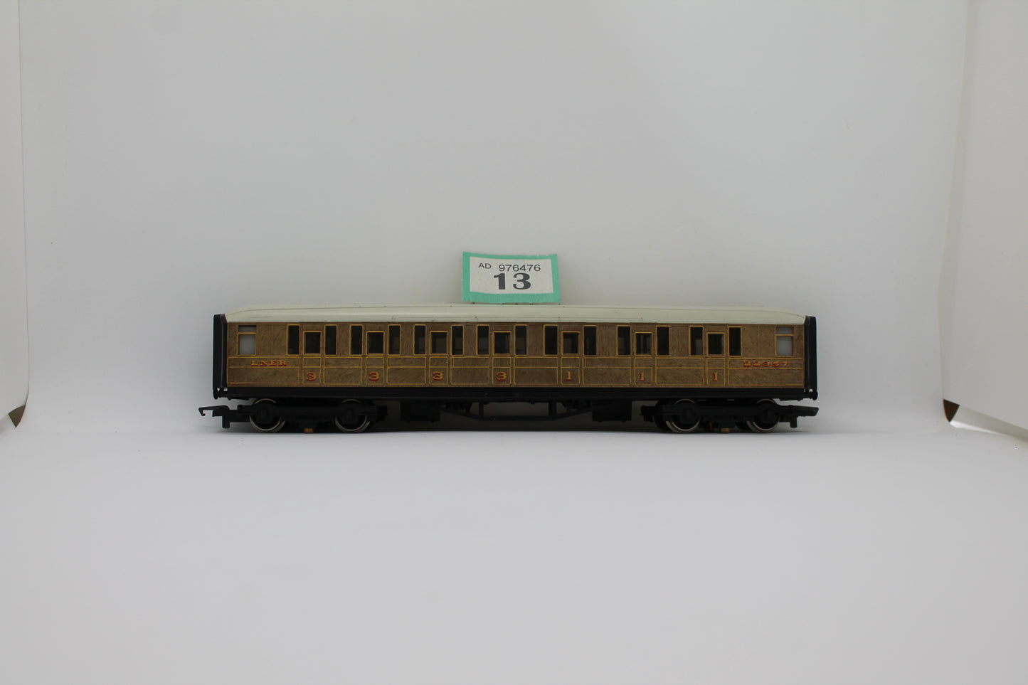 LNER 22357 Clerestory Third Class Coach OO Gauge (Pre-Owned)