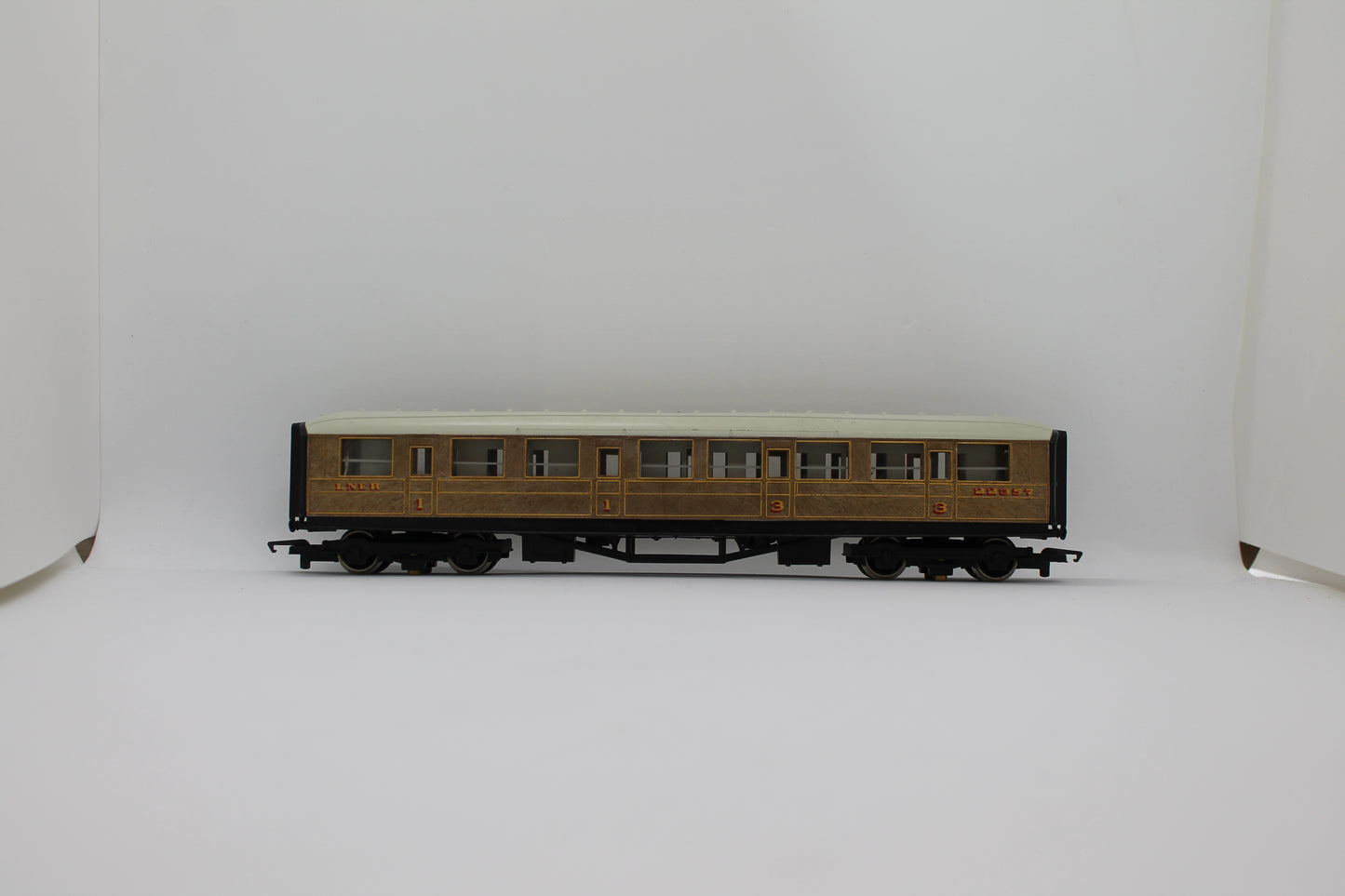 LNER 22357 Clerestory Third Class Coach OO Gauge (Pre-Owned)