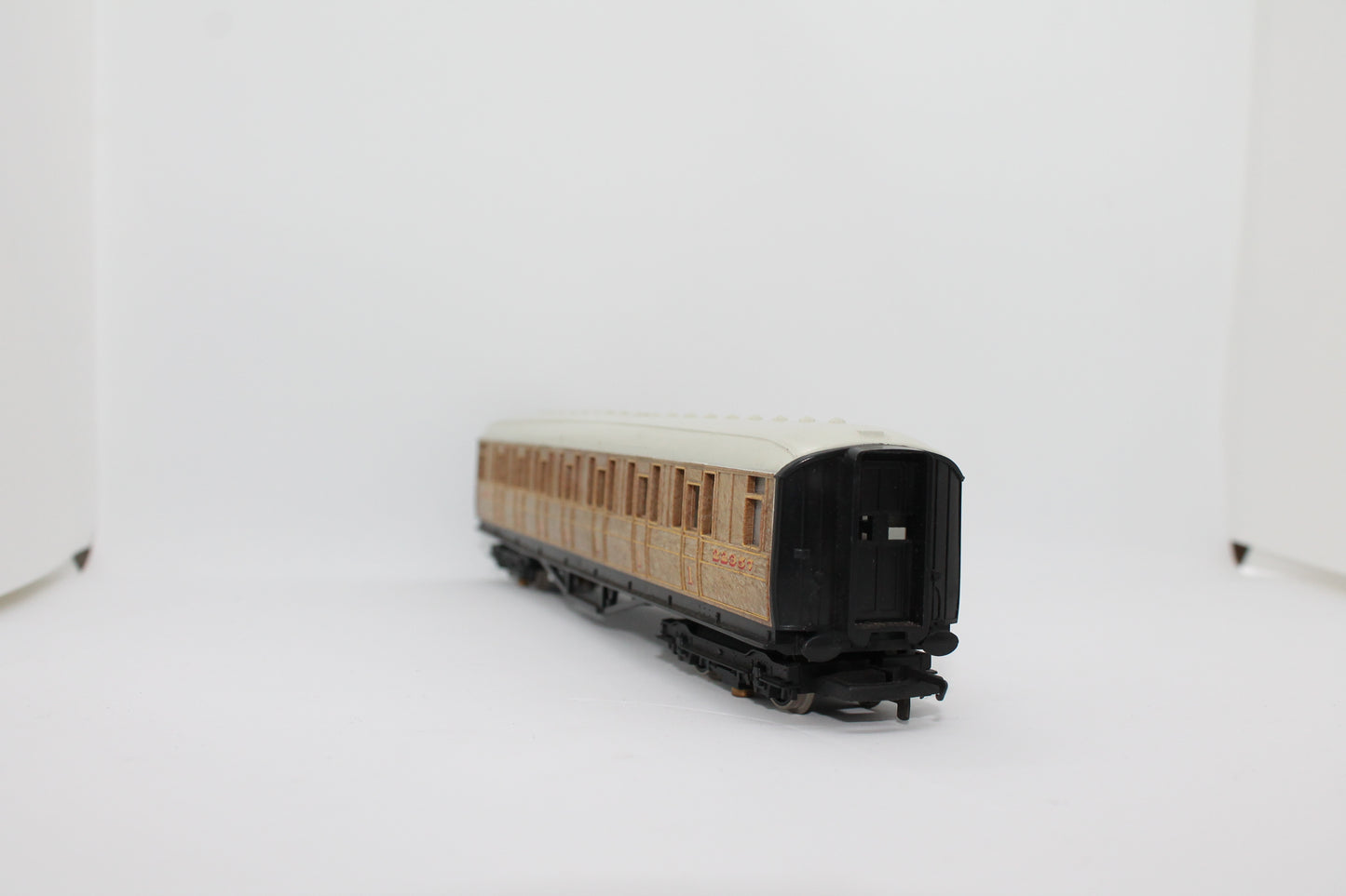 LNER 22357 Clerestory Third Class Coach OO Gauge (Pre-Owned)