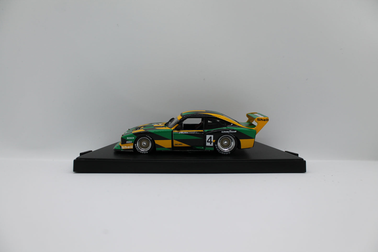 Quartzo 3028 Ford Capri Gr.5 "Pentosin" 1:43 Scale Diecast Model (Pre-Owned)