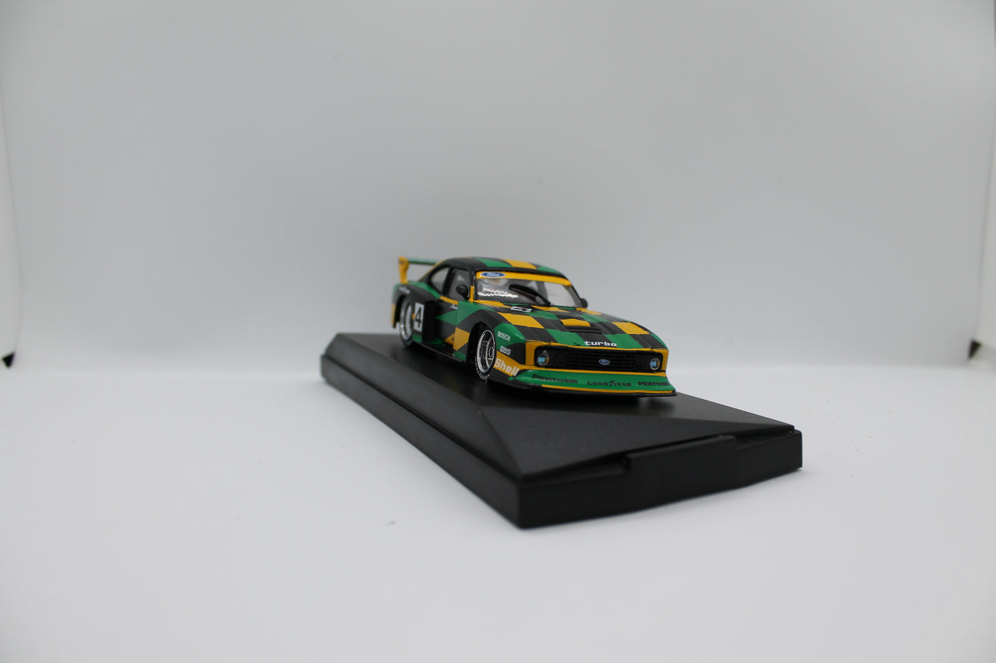 Quartzo 3028 Ford Capri Gr.5 "Pentosin" 1:43 Scale Diecast Model (Pre-Owned)