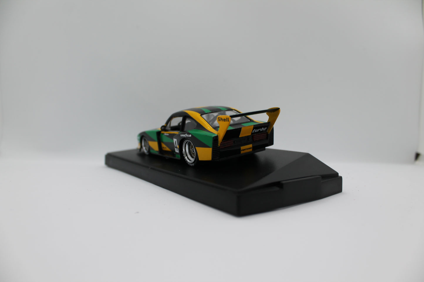 Quartzo 3028 Ford Capri Gr.5 "Pentosin" 1:43 Scale Diecast Model (Pre-Owned)
