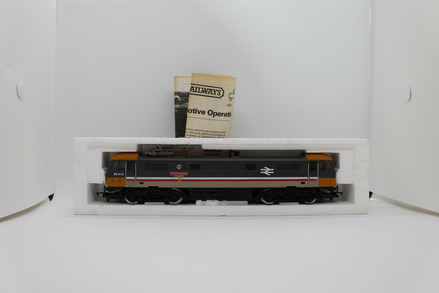 Hornby R388 BR Class 86 86414 "Frank Hornby" Electric Locomotive OO Gauge (Pre-Owned)