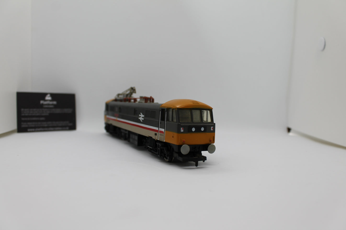 Hornby R388 BR Class 86 86414 "Frank Hornby" Electric Locomotive OO Gauge (Pre-Owned)