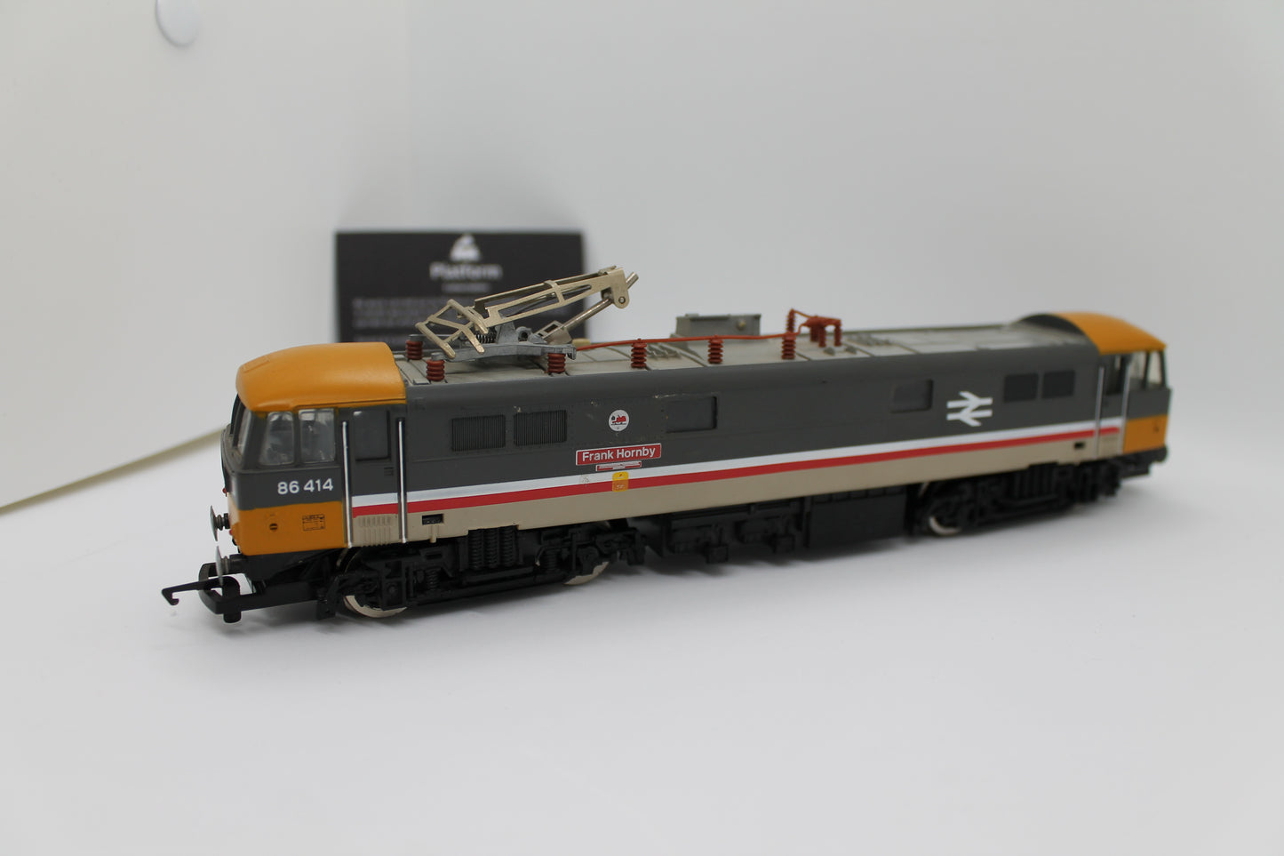 Hornby R388 BR Class 86 86414 "Frank Hornby" Electric Locomotive OO Gauge (Pre-Owned)