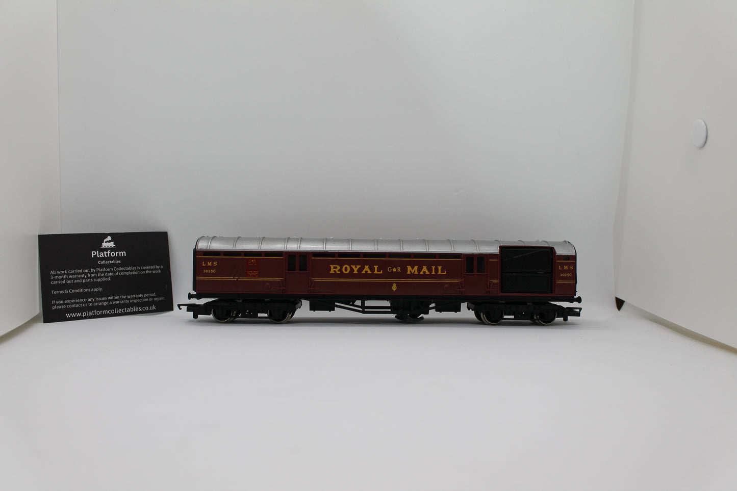 LMS Royal Mail Travelling Post Office Coach OO Gauge (Pre-Owned)