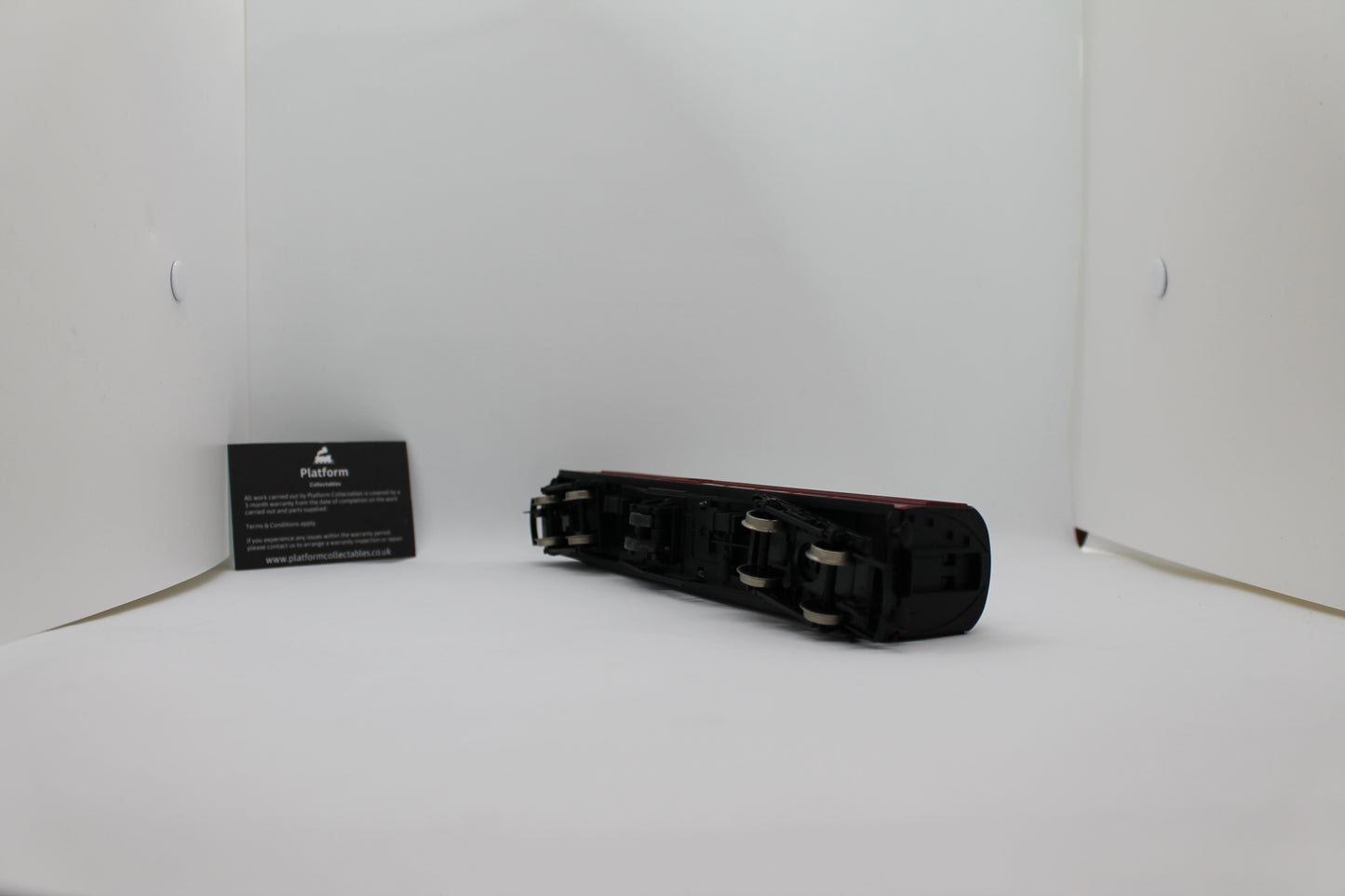 LMS Royal Mail Travelling Post Office Coach OO Gauge (Pre-Owned)