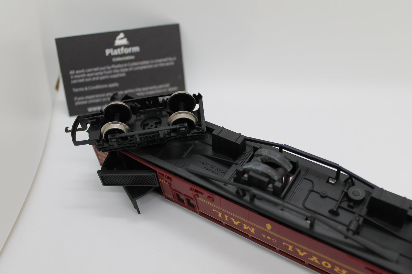LMS Royal Mail Travelling Post Office Coach OO Gauge (Pre-Owned)