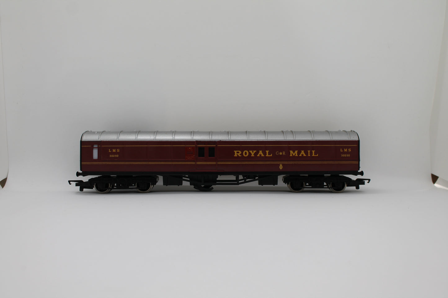 LMS Royal Mail Travelling Post Office Coach OO Gauge (Pre-Owned)