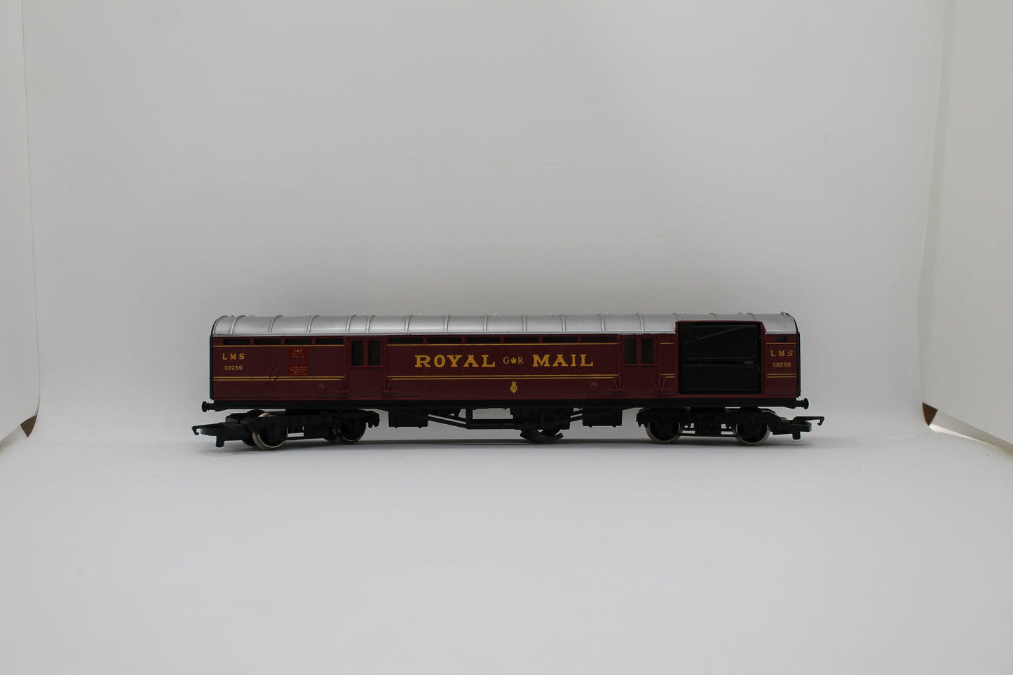 LMS Royal Mail Travelling Post Office Coach OO Gauge (Pre-Owned)