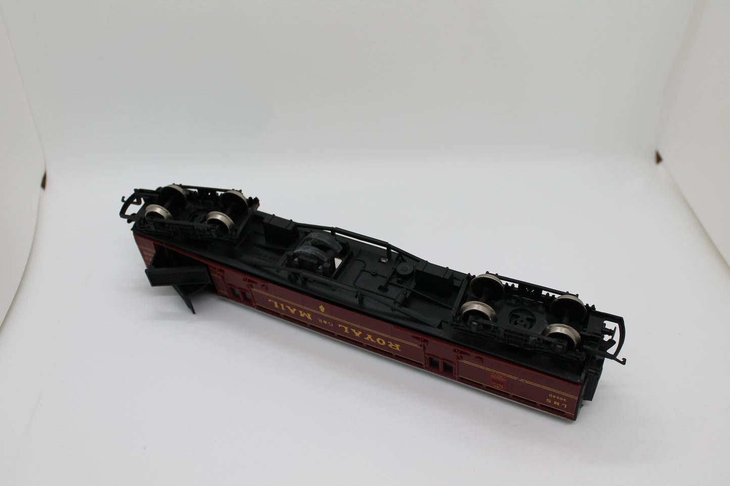 LMS Royal Mail Travelling Post Office Coach OO Gauge (Pre-Owned)