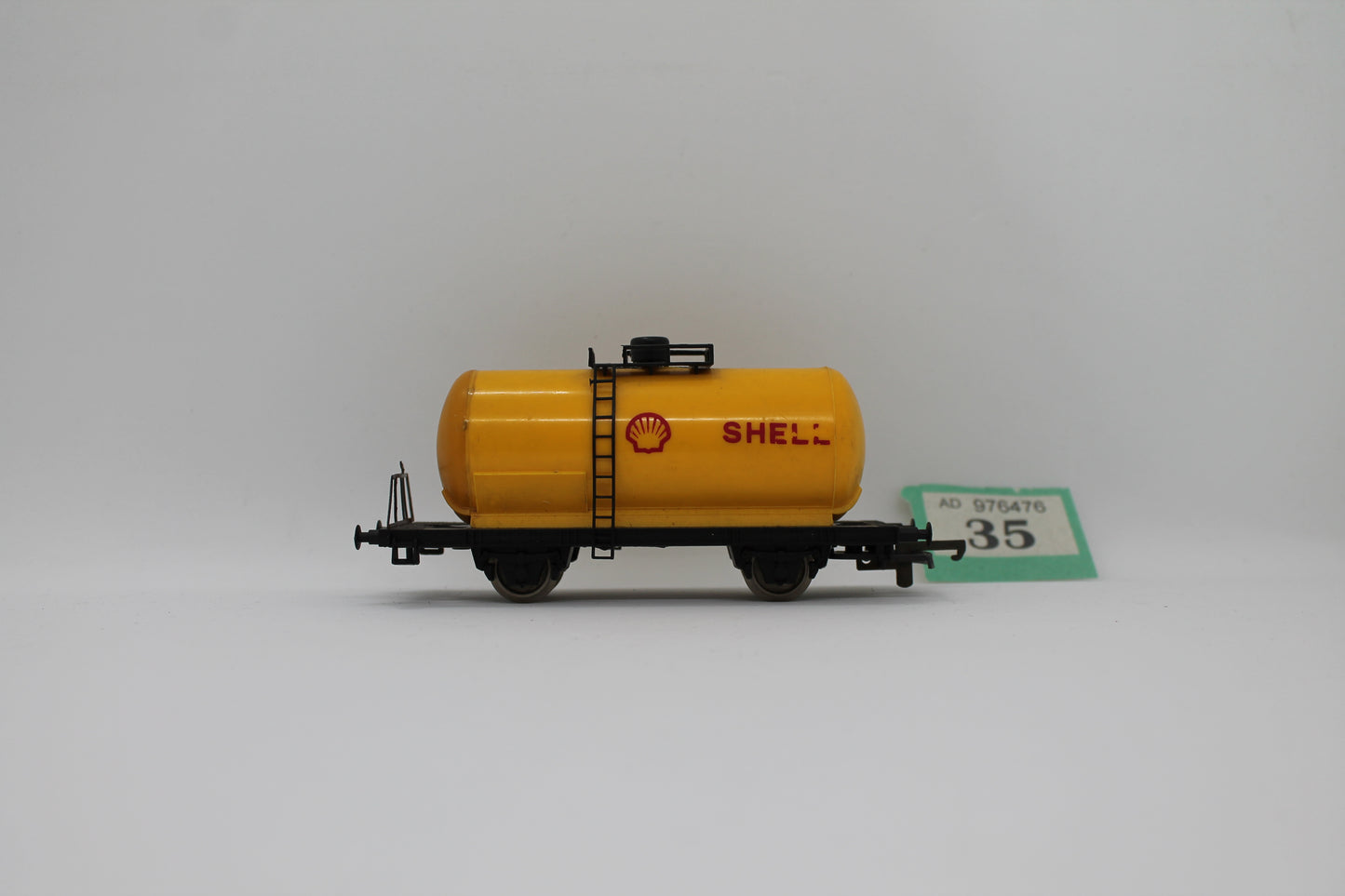 Shell Petroleum Tank Wagon OO Gauge (Pre-Owned)
